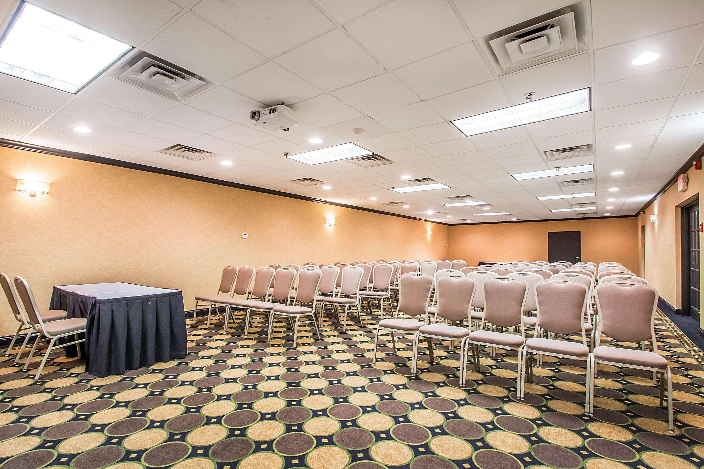 Clarion Inn Elmhurst - Oak Brook Near I-88, I-290, I-294 Екстер'єр фото