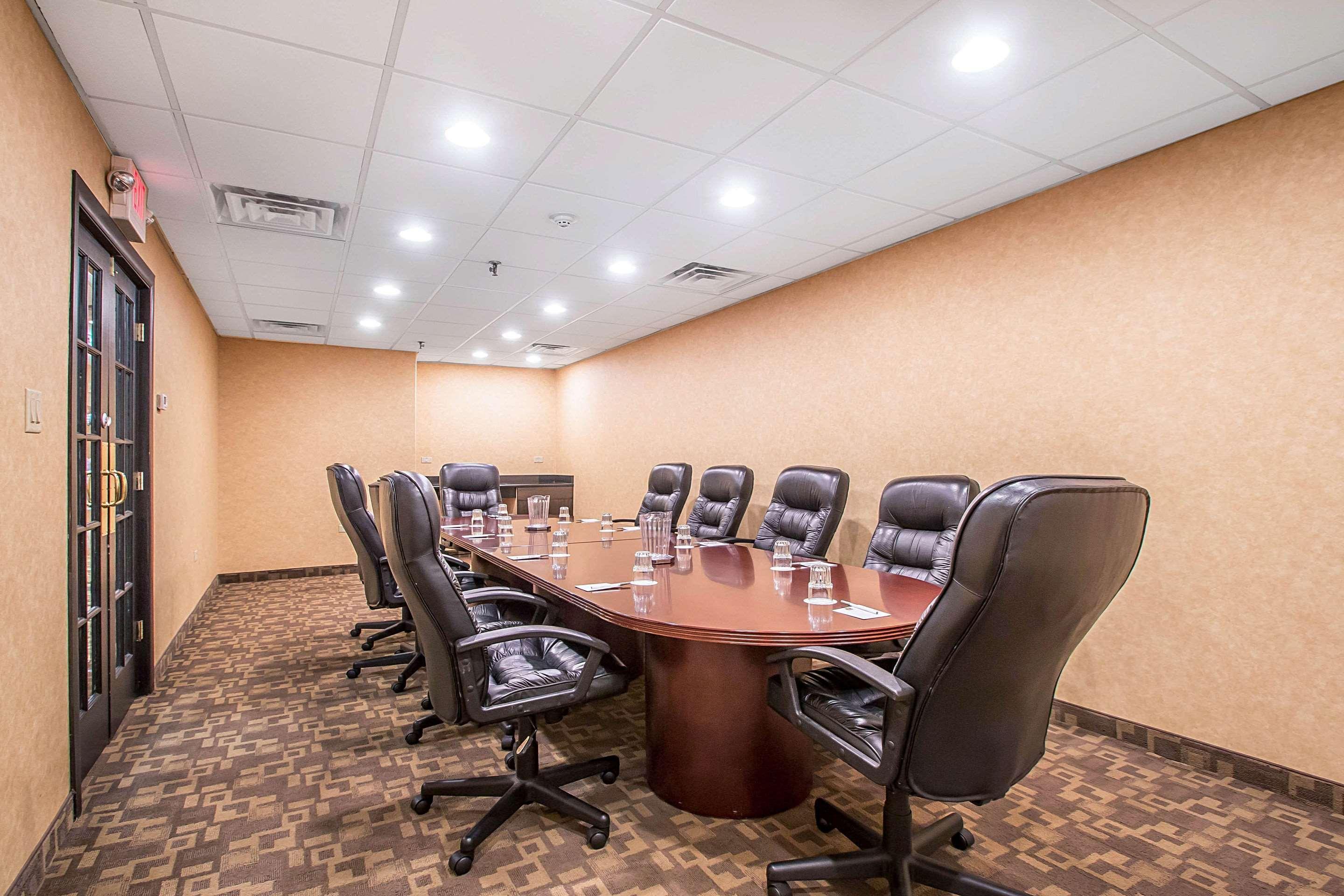 Clarion Inn Elmhurst - Oak Brook Near I-88, I-290, I-294 Екстер'єр фото