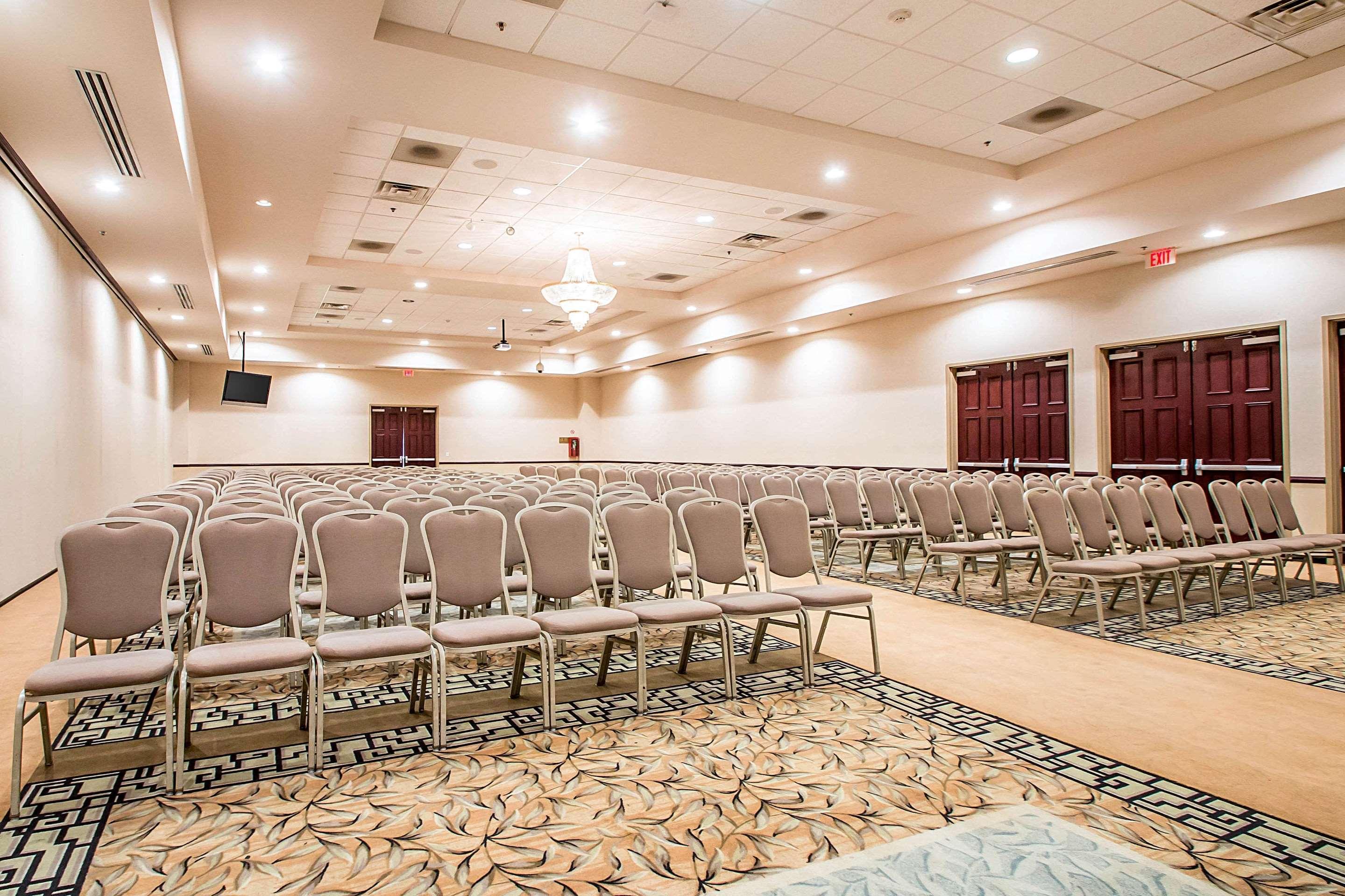 Clarion Inn Elmhurst - Oak Brook Near I-88, I-290, I-294 Екстер'єр фото