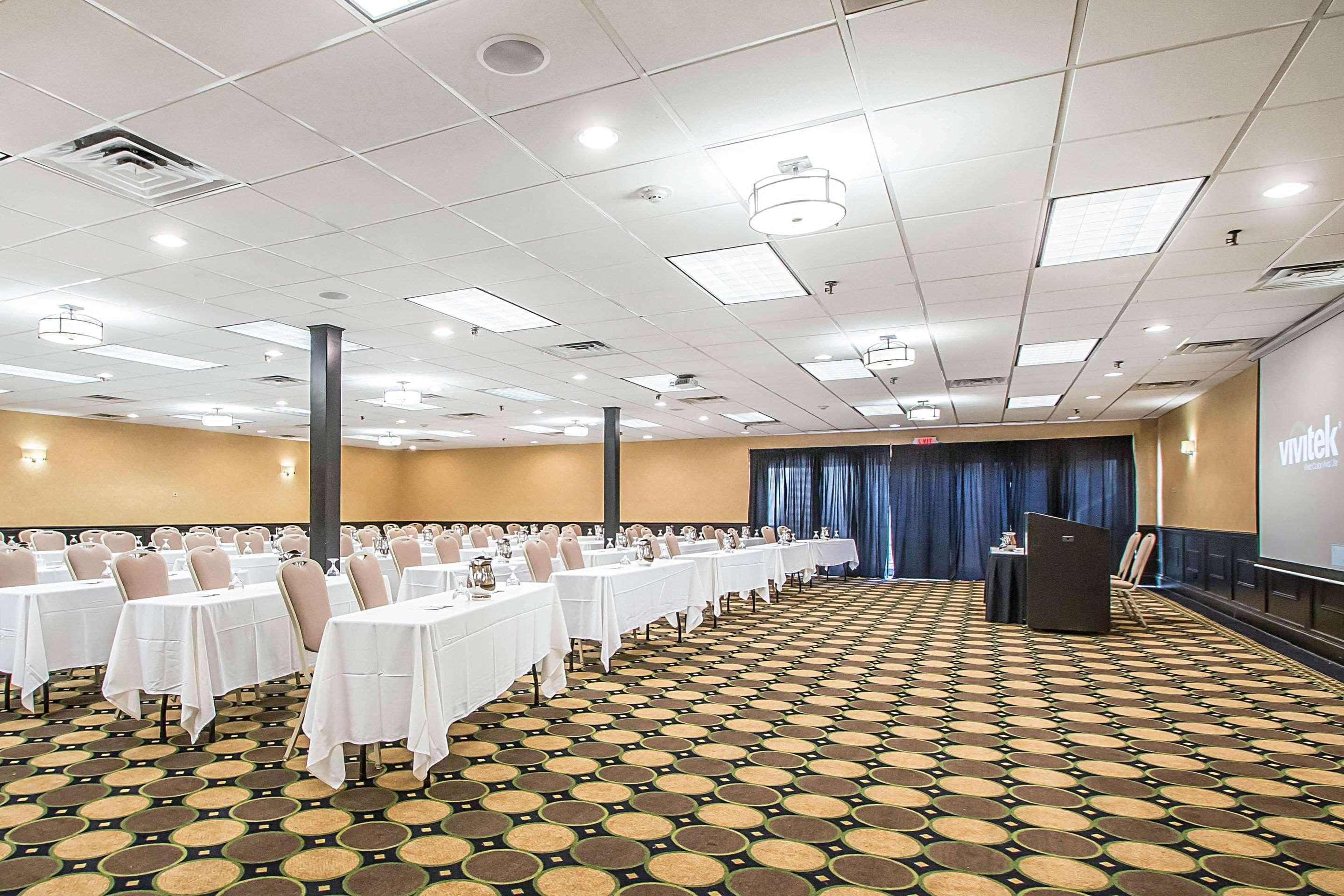 Clarion Inn Elmhurst - Oak Brook Near I-88, I-290, I-294 Екстер'єр фото