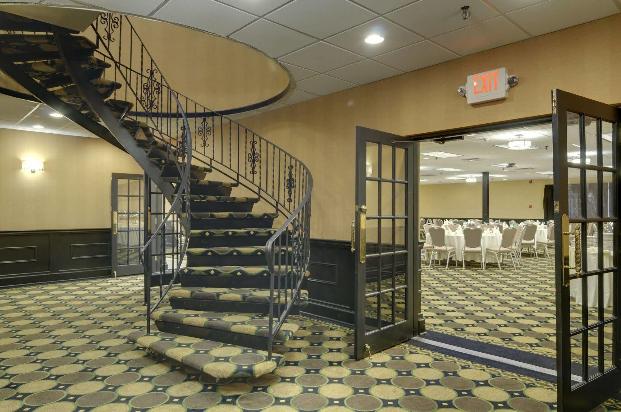 Clarion Inn Elmhurst - Oak Brook Near I-88, I-290, I-294 Екстер'єр фото