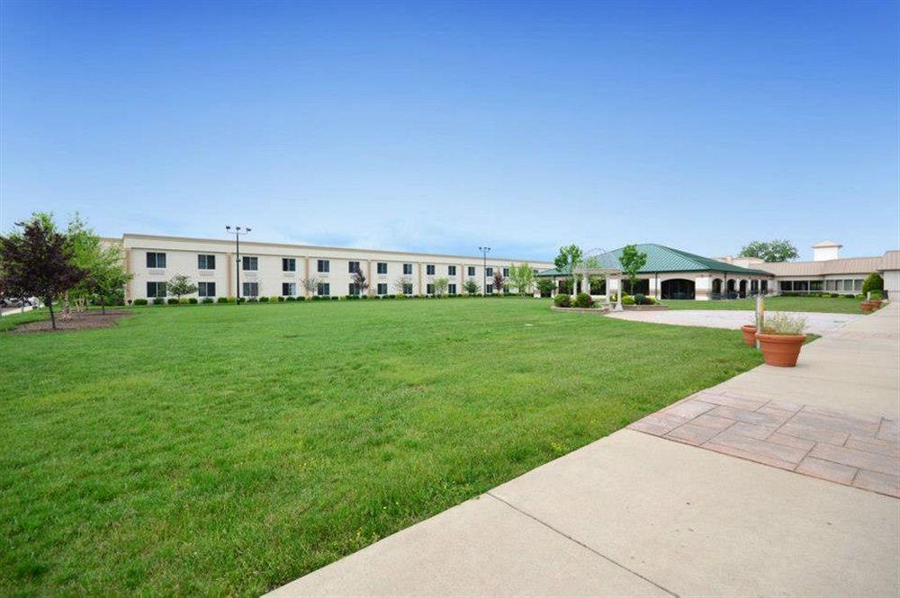 Clarion Inn Elmhurst - Oak Brook Near I-88, I-290, I-294 Екстер'єр фото